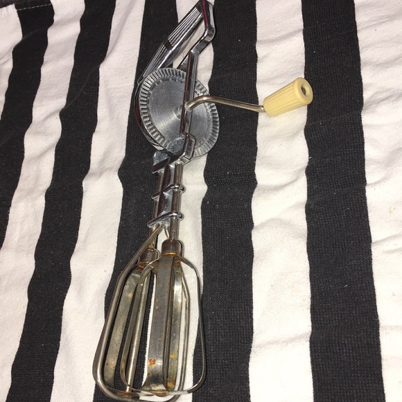 Farmhouse vintage egg beater mixer - Picture 3 of 6
